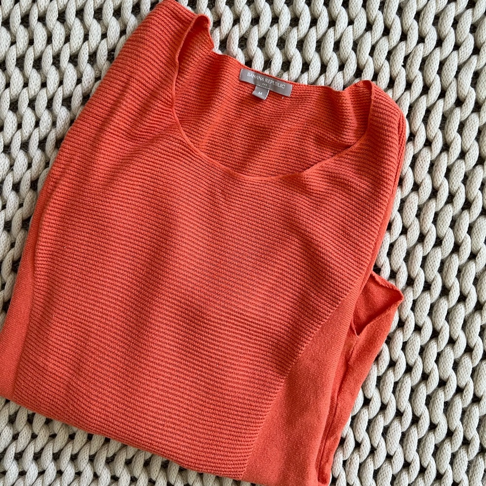 Banana Republic size medium orange knit scoop neck sweater